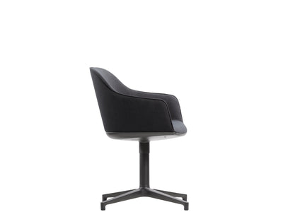 Softshell Chair – tmavě šedý potah, čtyřramenná podnož, boční pohled, studiové foto