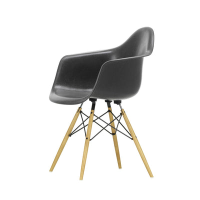 Židle Eames Fiberglass Armchair DAW
