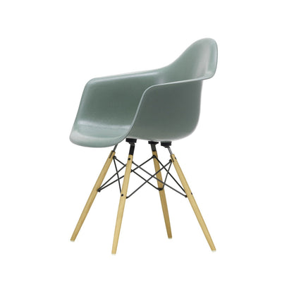 Židle Eames Fiberglass Armchair DAW