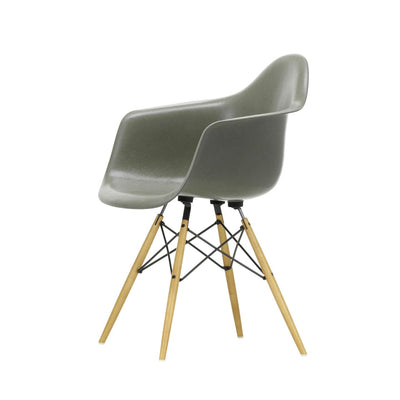 Židle Eames Fiberglass Armchair DAW