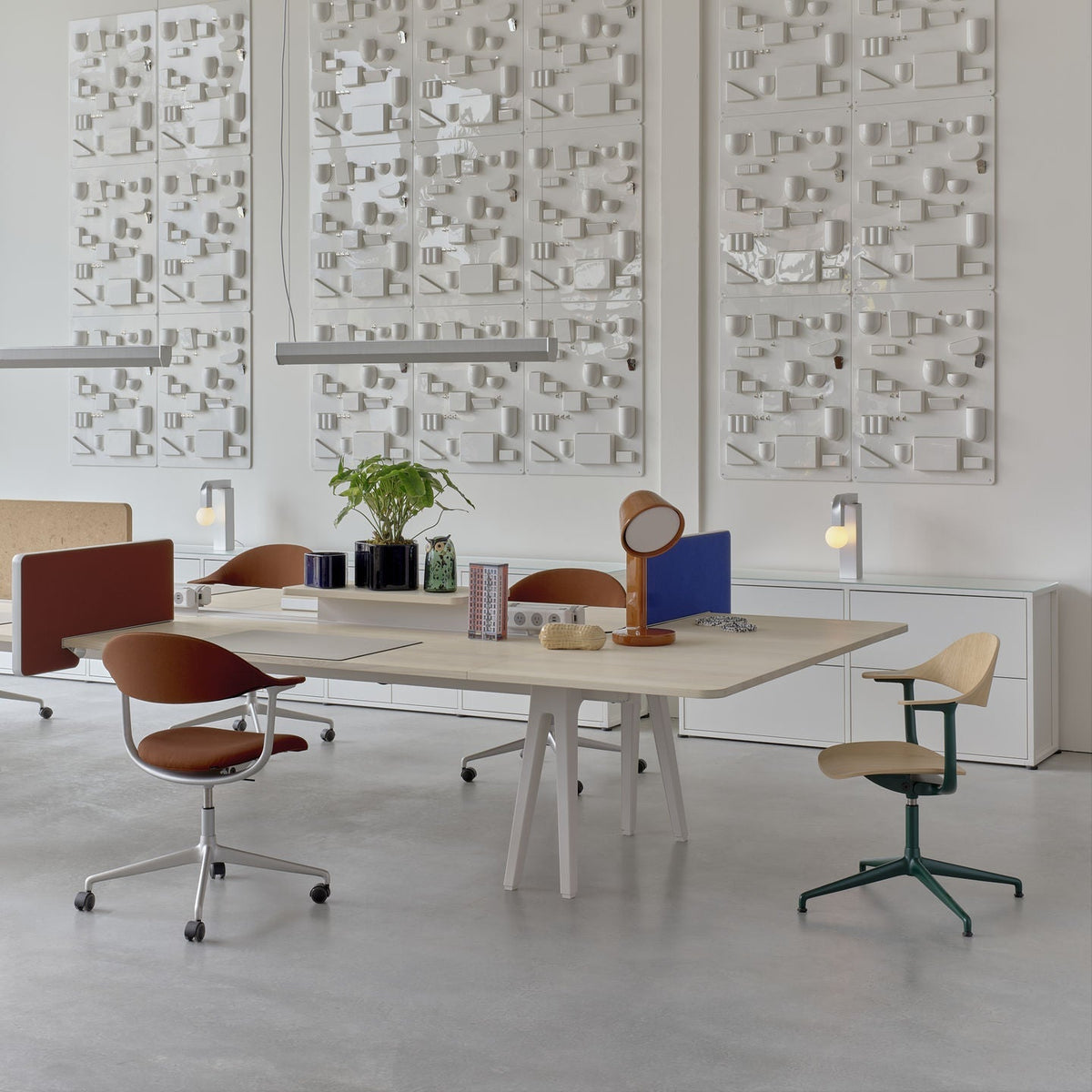 Židle Mynt upholstered, podnož s kolečky