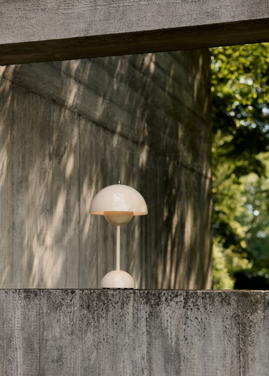 Stolní lampa Flowerpot VP9