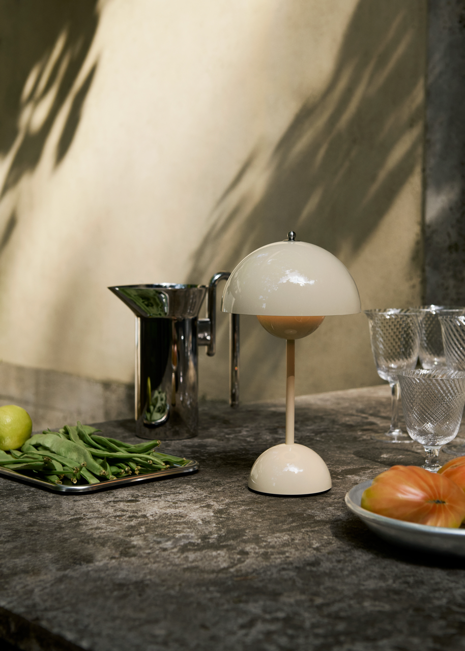 Stolní lampa Flowerpot VP9