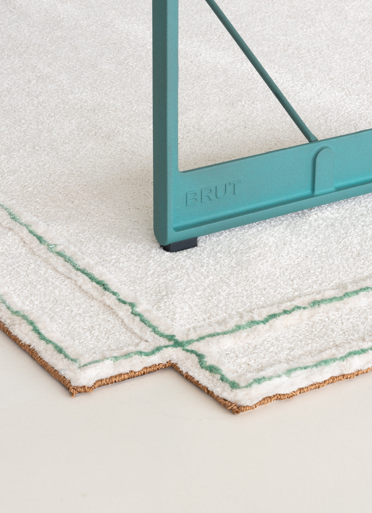 Brut Table